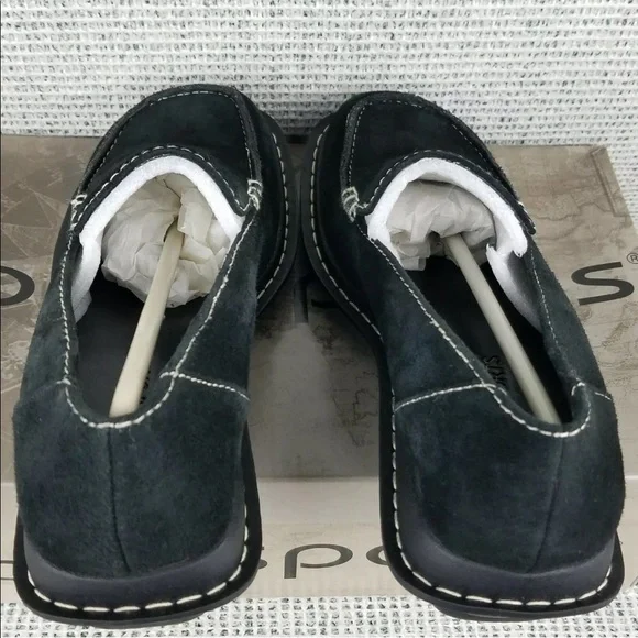Passports Suede Women’s Black Leather Loafer Shoe NEW in Box Various sizes CUTE - Picture 7 of 9